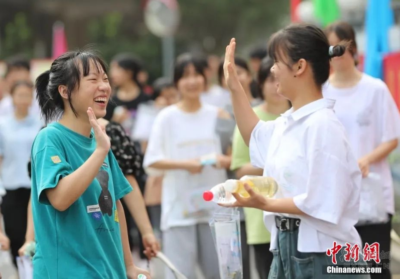 藏不住笑！国足复仇泰国 里皮表情亮了